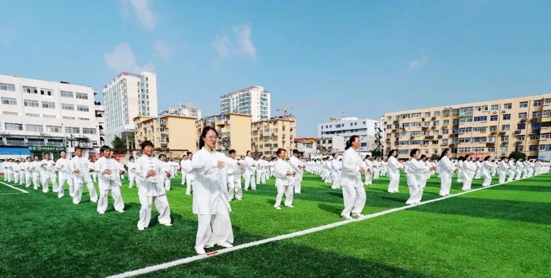 连城体育携手知名运动品牌推出联名装备系列引爆本地体育消费热潮